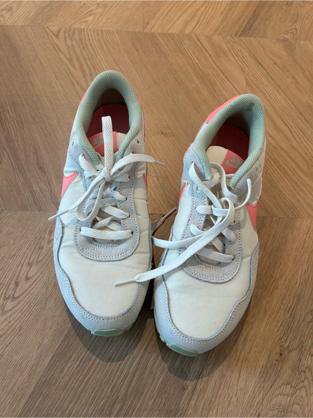 Nike Women's Light Gray and Pink Low-Top Sneakers